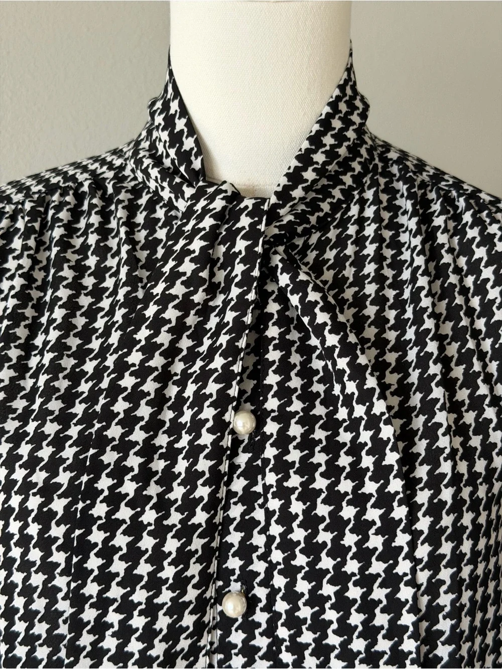 Kate Spade New York Black and White Houndstooth Tie-Neck Blouse - XS